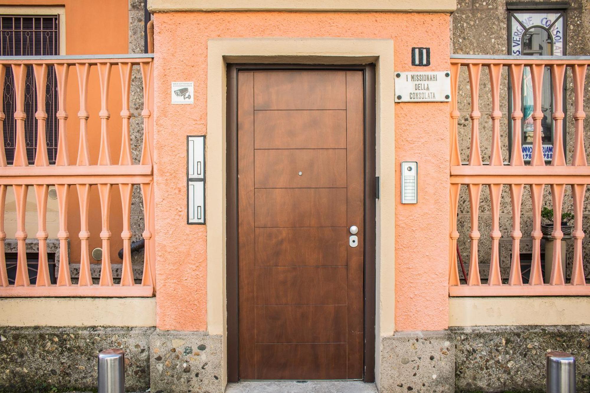Rrrapido Holy Suites And Rooms - Via Sardegna มิลาน ภายนอก รูปภาพ
