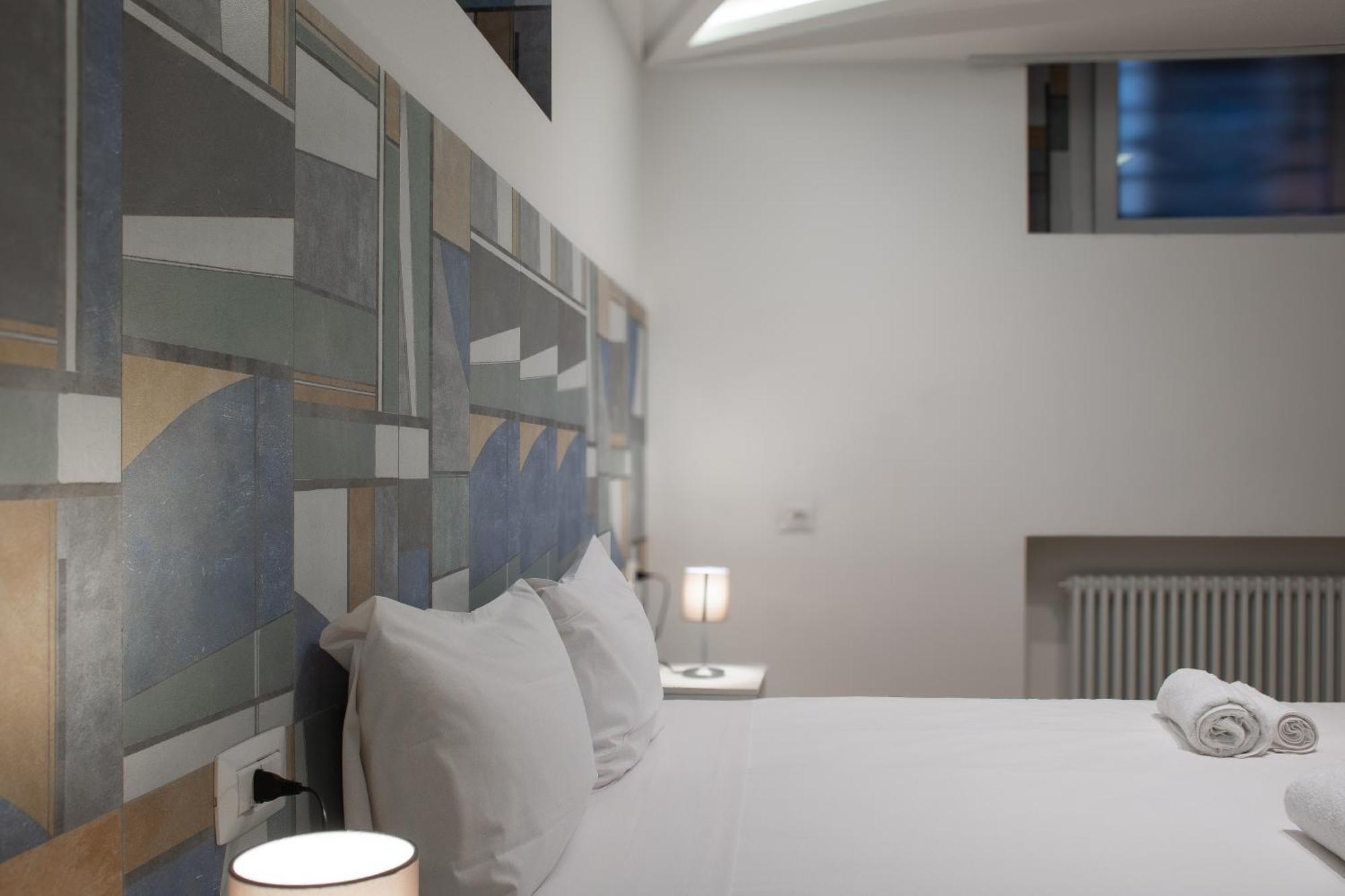 Rrrapido Holy Suites And Rooms - Via Sardegna มิลาน ภายนอก รูปภาพ