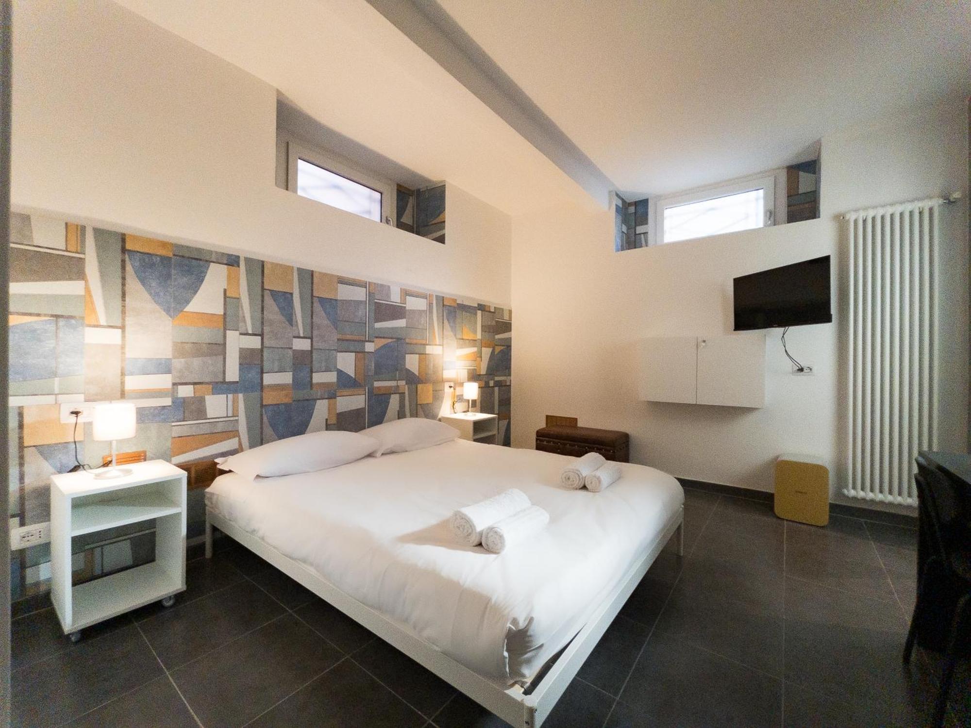 Rrrapido Holy Suites And Rooms - Via Sardegna มิลาน ภายนอก รูปภาพ