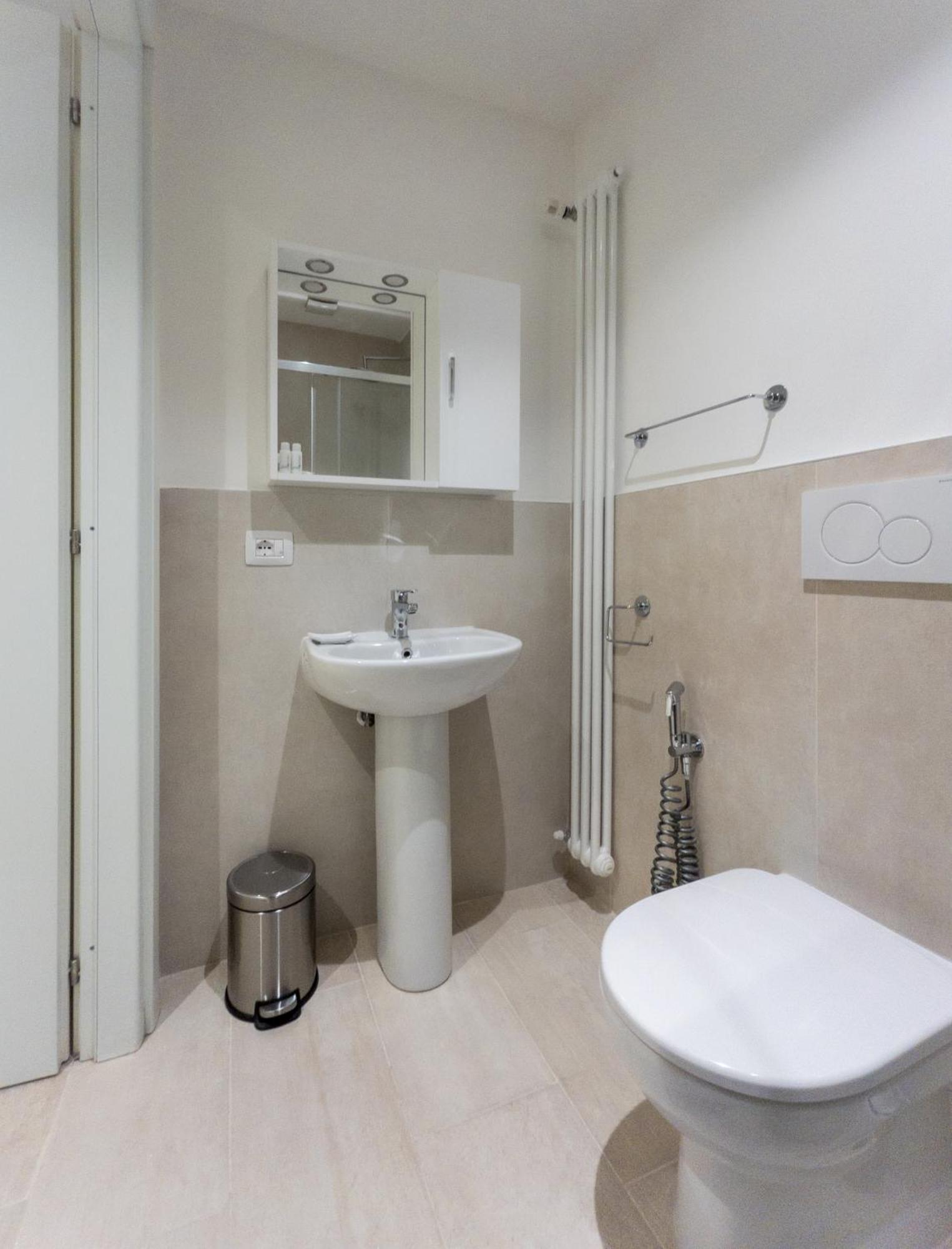 Rrrapido Holy Suites And Rooms - Via Sardegna มิลาน ภายนอก รูปภาพ