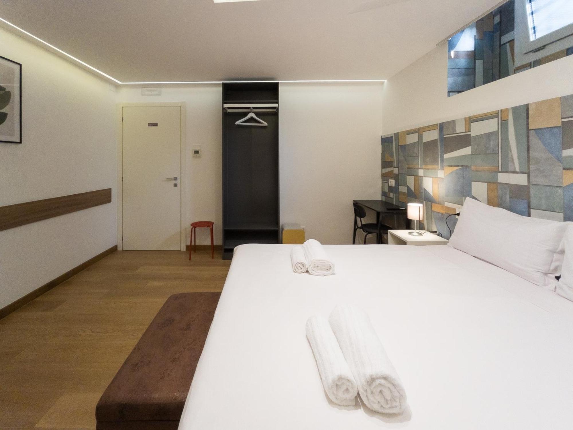 Rrrapido Holy Suites And Rooms - Via Sardegna มิลาน ภายนอก รูปภาพ